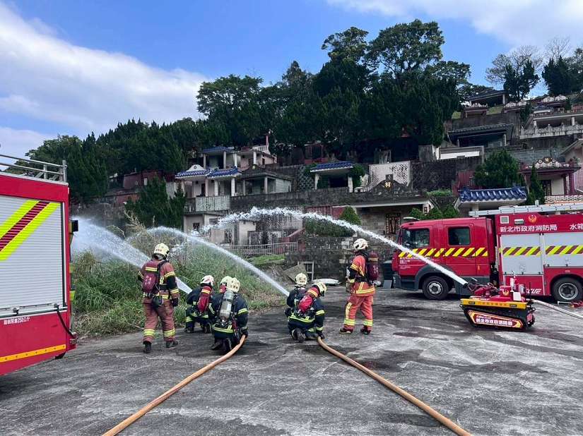 清明掃墓人潮湧現　新北消防科技救災、前進駐點全面守護
