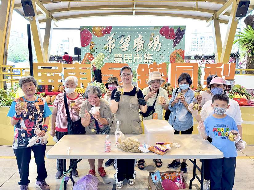 屏東鳳梨香甜北飄！希望廣場熱鬧開賣