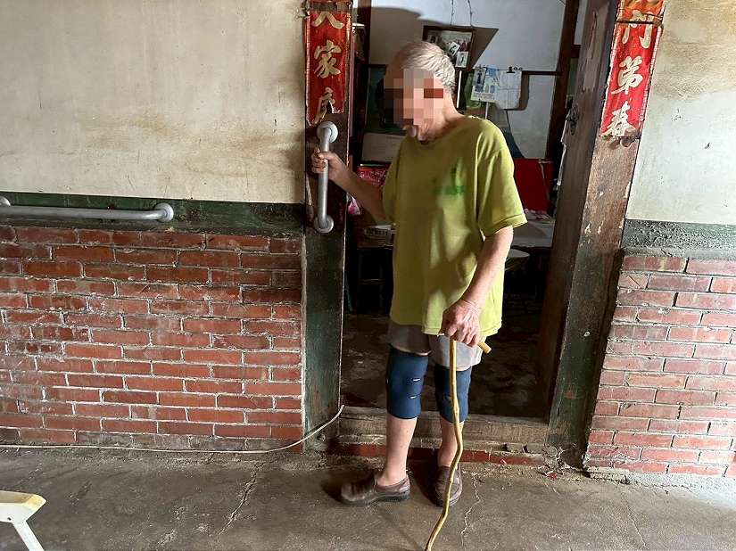 嘉義縣政府結合笁樂協會 為500戶家庭免費裝設扶手