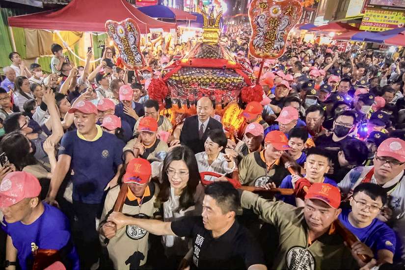 農曆3月迎媽祖掀熱潮！大甲媽今晚起駕 盧市長赴鎮瀾宮扶轎送駕 祈願台灣平安風調雨順