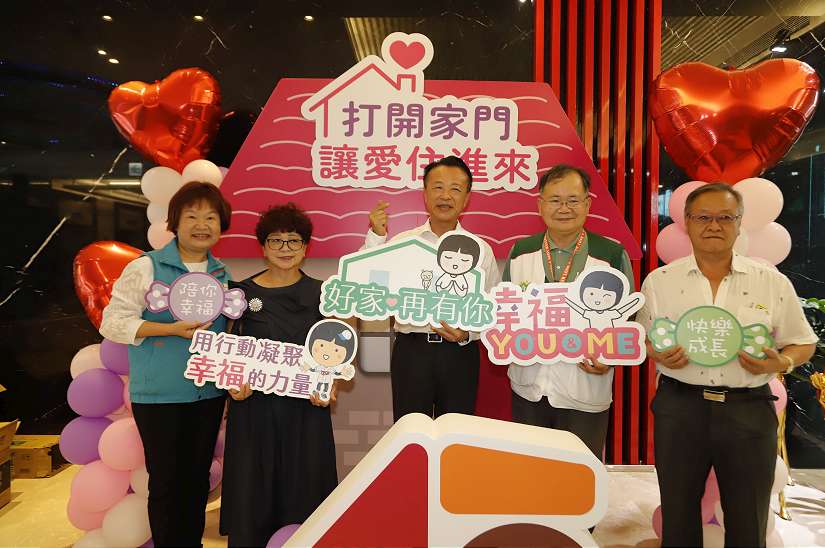 翁章梁出席115年嘉義地區寄養家庭授證暨表揚典禮