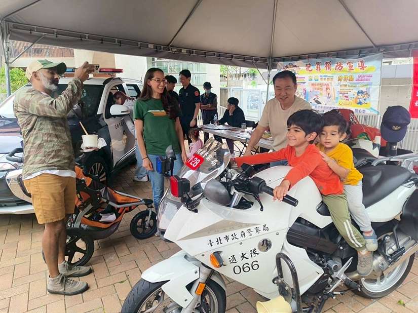 台北美國學校校慶超吸睛 大型重機助陣成亮點