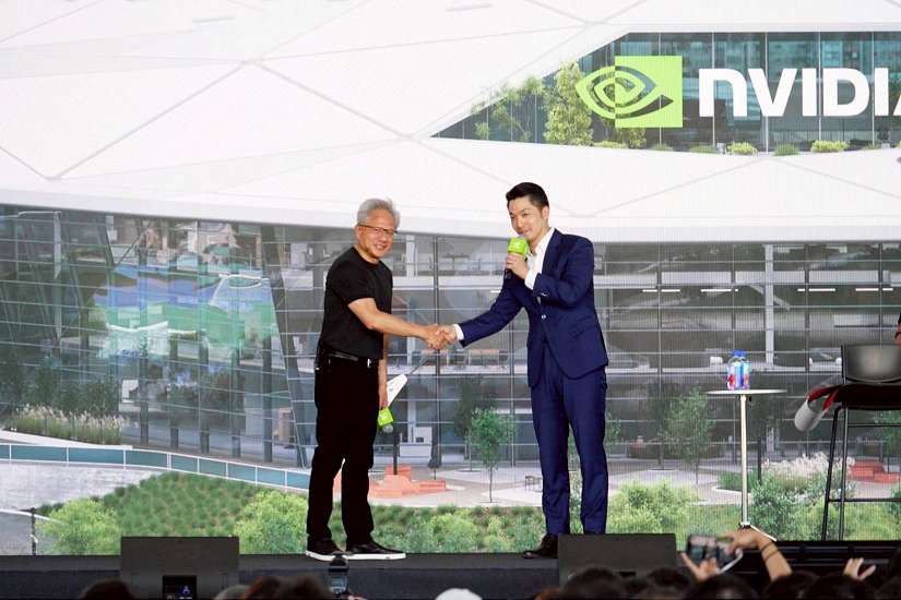 受邀出席輝達歡慶Constellation員工大會 蔣萬安贈黃仁勳「入厝禮」：日月同輝 飛黃騰達