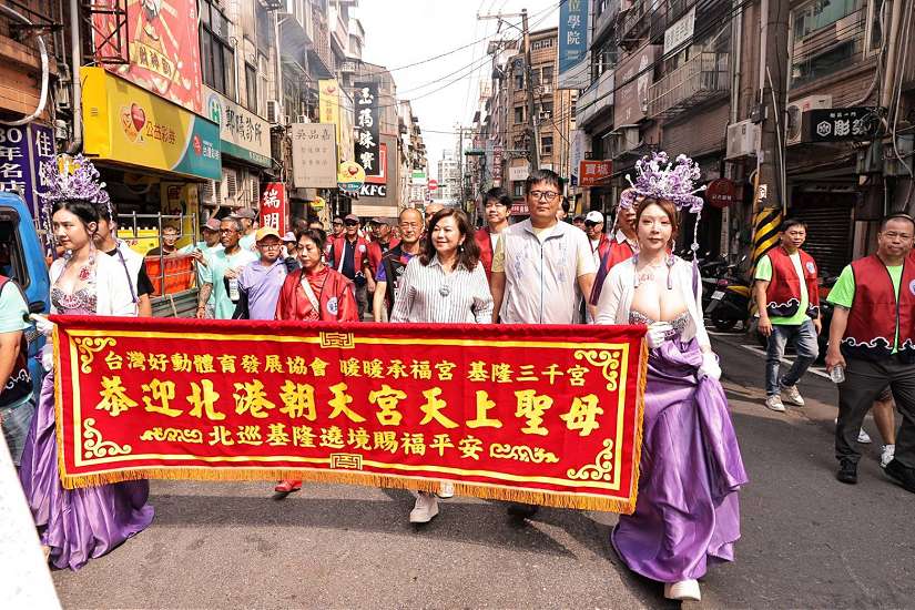 北港朝天宮媽祖聖駕首度北巡駐駕基隆 邱佩琳親迎接駕祈願城市平安守護善良
