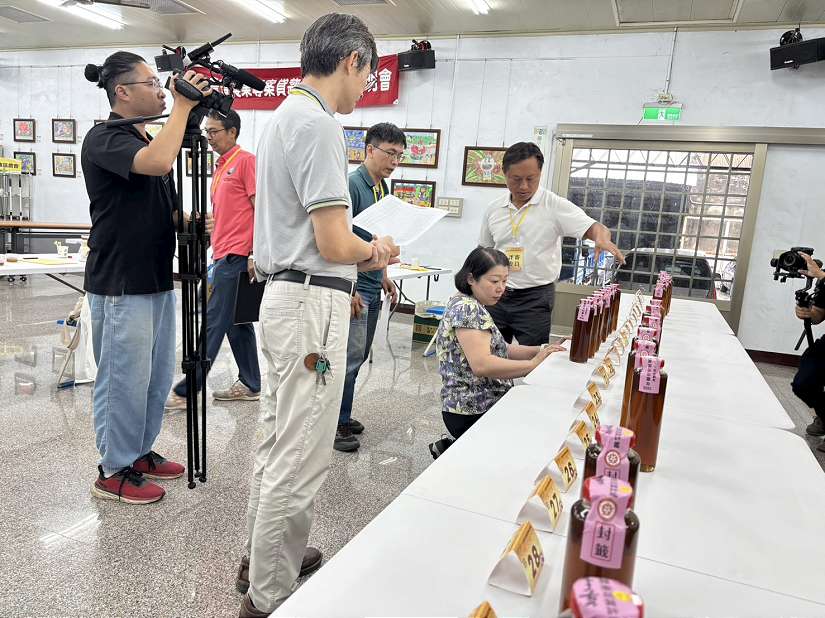 115年度國產龍眼蜂蜜「台中蜂華」評鑑揭曉 農友陳秦育等8人勇奪特等獎