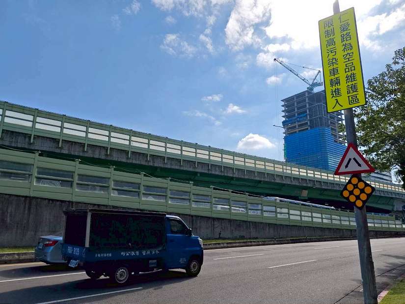 臺北市空氣品質維護區 擴大管制南京東路、仁愛路及信義路 違規車輛7月起直接開罰
