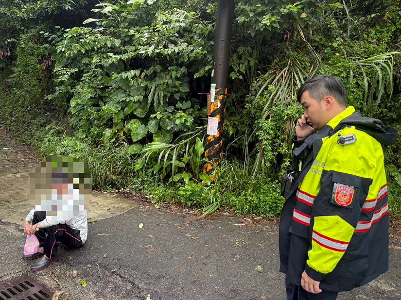 九旬老翁外出突感不適  暖警護送平安返家
