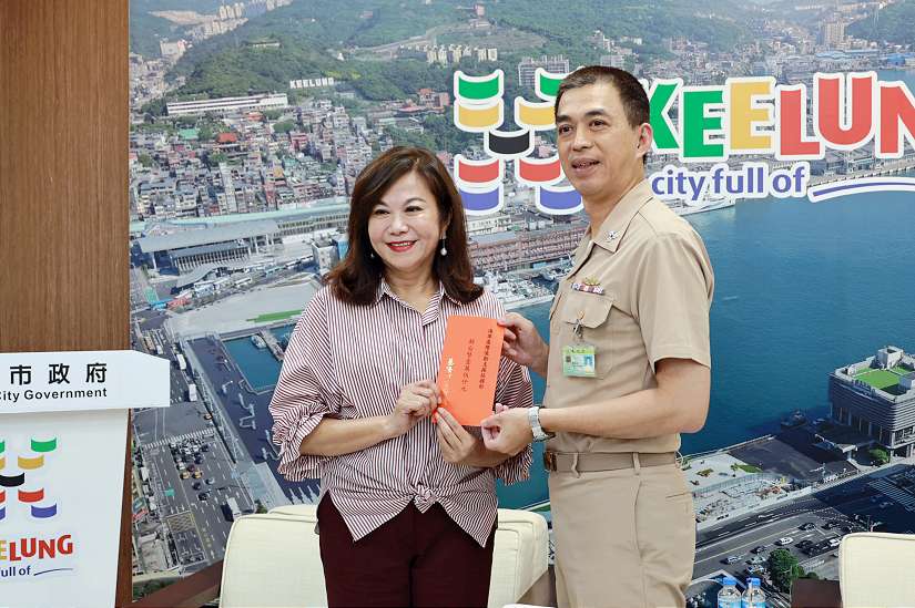 邱佩琳代表基市府慰問國軍 致贈端午節慰問金