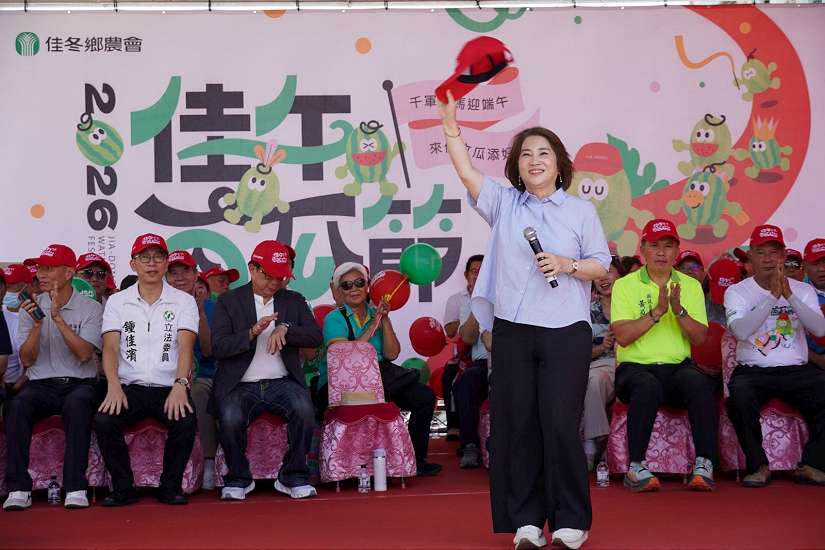 屏東佳冬鄉端午盛事！破千顆大西瓜齊立超壯觀