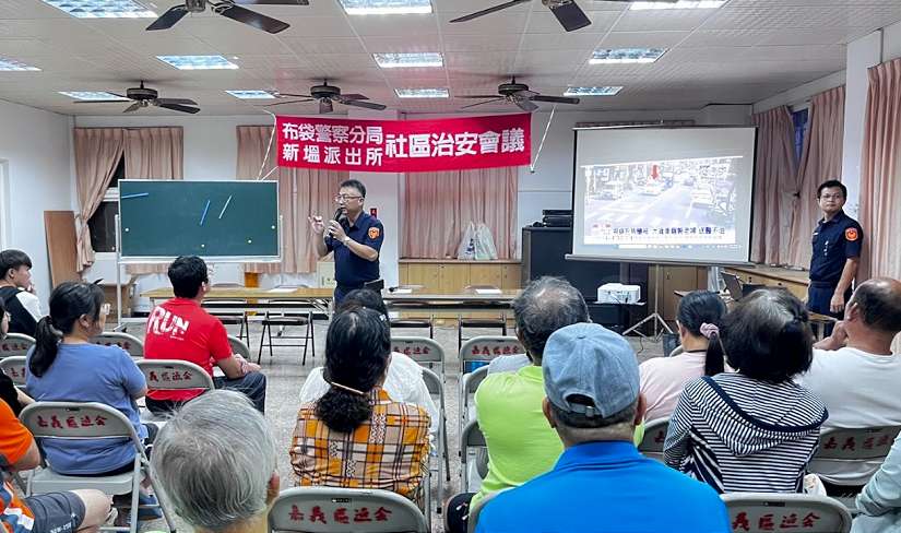 布袋警攜手復興社區 宣導識詐、防失智及交通安全